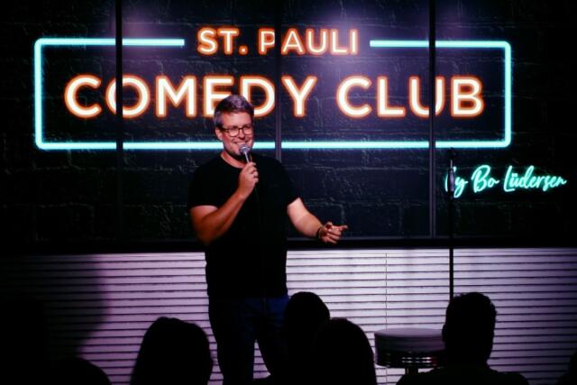 Andre Freiheit bei Auftritt im St. Pauli Comedy Club
